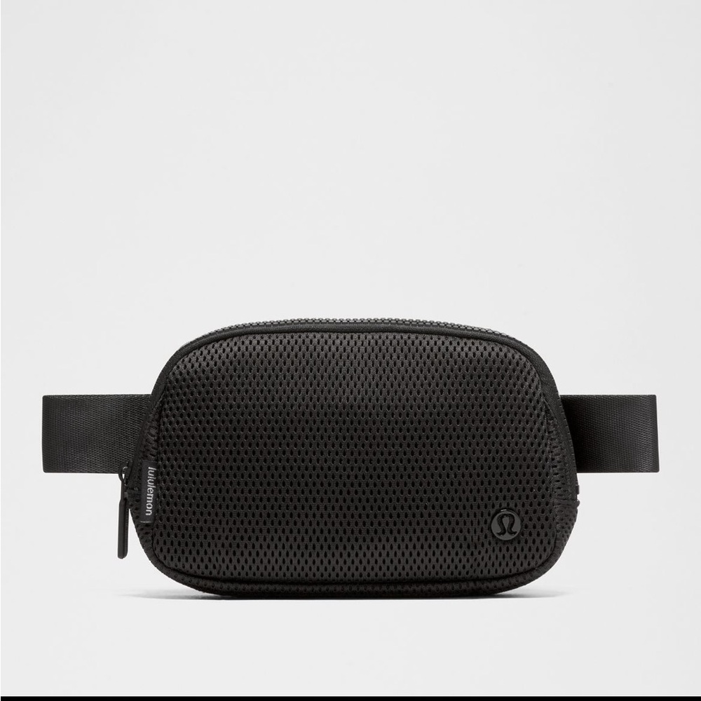 NWT- Lululemon- Everywhere Belt Bag- *Knit Mesh*- Black